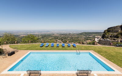 Rocca di Papa 102: Blauw, Zwembad, Toevlucht, Vrije Tijd, Eco Hotel, Villa, Hacienda, Badplaats, Buitenmeubels, Hotel