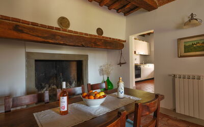 Pozzo dei Desideri 2: Tafel, Meubilair, Eigendom, Cabinetry, Countertop, Hout, Stoel, Interieur Ontwerp, Keuken, Architectuur