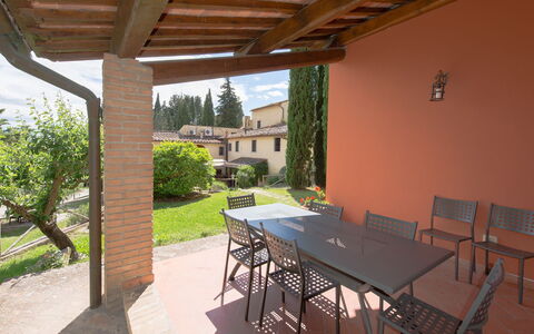 Montegufoni: Eigendom, Gebouw, Huis, Onroerend Goed, Kamer, Patio, Veranda, Huis, Meubilair, Tafel
