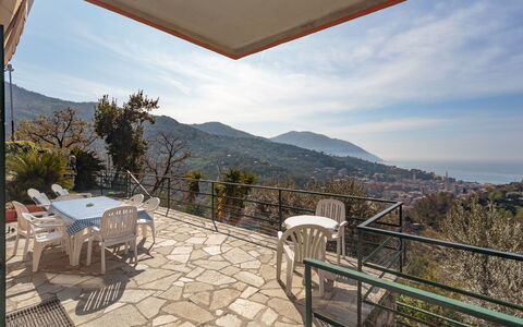 Villa Pia Con Piscina a Recco: Eigendom, Lucht, Onroerend Goed, Berg, Huis, Gebouw, Huis, Kamer, Landgoed, Vakantie