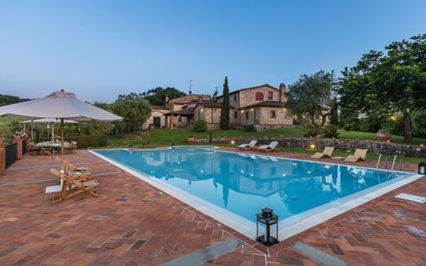 Villa Dell'angelo: Zwembad, Eigendom, Toevlucht, Onroerend Goed, Vakantie, Gebouw, Vrije Tijd, Huis, Woongebied, Boom