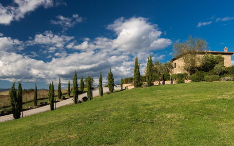 Appartamento Il Nido Di Giulia: Lucht, Natuur, Wolk, Natuurlijk Landschap, Gras, Dag, Groen, Boom, Grasland, Eigendom