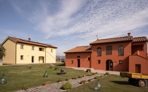 Incanto Toscano: Wolk, Fabriek, Lucht, Venster, Gebouw, Huis, Boom, Land Lot, Gras, Verblijf