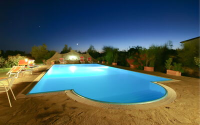 La Corte Etrusca: Zwembad, Eigendom, Verlichting, Onroerend Goed, Huis, Vakantie, Villa, Vrije Tijd, Boom, Huis