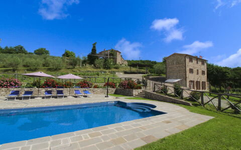 Poggio del Fabbro: Buitenmeubels, Zwembad, Landgoed, Toevlucht, Vrije Tijd, Landscaping, Villa, Eco Hotel, Hacienda, Flagstone