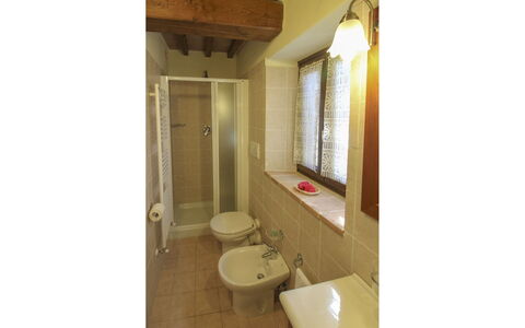 Poggio del Fabbro: Muur, Flooring, Verdieping, Loodgieterswerkinrichting, Badkamer, Interieur Ontwerp, Loodgieter, Wastafel In De Badkamer, Kamer, Deur