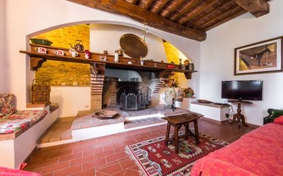 Lauretta: Eigendom, Kamer, Gebouw, Interieur Ontwerp, Meubilair, Woonkamer, Huis, Villa, Onroerend Goed, Haard