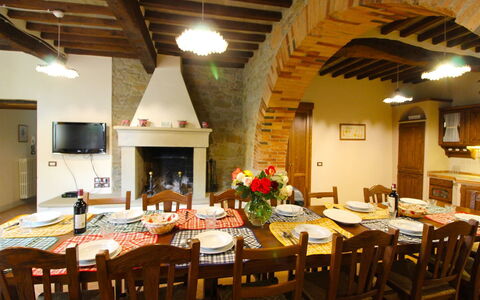 Borgo di Usciano: Restaurant, Gebouw, Kamer, Eigendom, Eetkamer, Interieur Ontwerp, Tafel, Onroerend Goed, Meubilair
