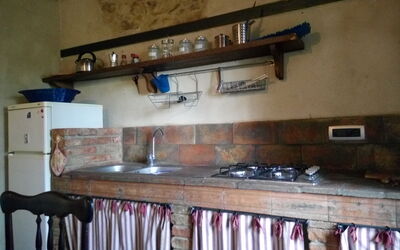 Iris: Hout, Flooring, Keuken, Verdieping, Countertop, Toestel Van De Keuken, Fornuis, Kamer, Major Appliance, Beits