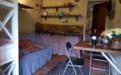 Ortensia: Meubilair, Eigendom, Tafel, Hout, Interieur Ontwerp, Flooring, Verdieping, Woonkamer, Muur, Hardwood