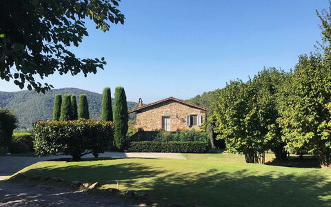 Compignano Barn: Eigendom, Huis, Huis, Landgoed, Boom, Natuurlijk Landschap, Onroerend Goed, Lucht, Land Lot, Gazon