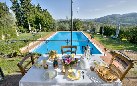 Villa Dorella Di Montaperti: Eigendom, Landgoed, Onroerend Goed, Zwembad, Vakantie, Huis, Tafel, Vrije Tijd, Berg, Villa