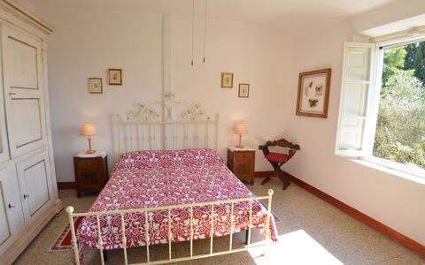 Collina Lagomare: Slaapkamer, Kamer, Meubilair, Bed, Eigendom, Bed Frame, Laken, Interieur Ontwerp, Verdieping, Bedding