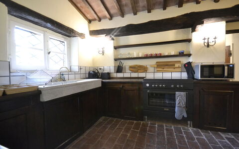 Villa Del Castagno: Eigendom, Kamer, Keuken, Countertop, Cabinetry, Gebouw, Meubilair, Huis, Verdieping, Interieur Ontwerp
