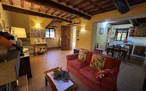 Batticapo di Ilaria: Eigendom, Bankstel, Tafel, Meubilair, Interieur Ontwerp, Verlichting, Woonkamer, Fotolijst, Slaapbank, Hout