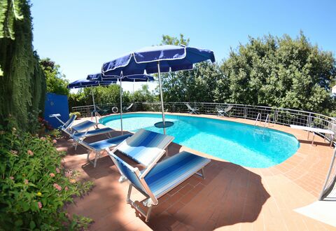 Il Corbezzolo: Zwembad, Eigendom, Onroerend Goed, Toevlucht, Vrije Tijd, Vakantie, Waterpark, Schaduw, Gebouw, Buitenmeubels