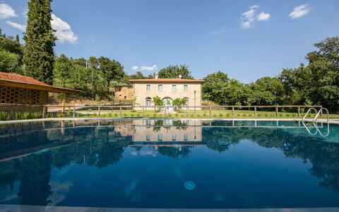 Villa Mezzavia: Zwembad, Eigendom, Water, Reflecting Pool, Lucht, Landgoed, Gebouw, Architectuur, Huis, Reflectie