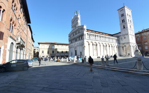 Casina Bella Di Lucca: Stad, Landmark,  Dorf\, Gebouw, Stadsplein, Menselijke Nederzetting, Openbare Ruimte, Architectuur, Plein, Straat