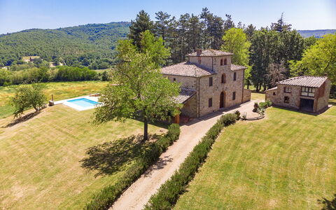 Villa Fabbri: Lucht, Fabriek, Gebouw, Venster, Boom, Natuurlijk Landschap, Huis, Land Lot, Woongebied, Grasland