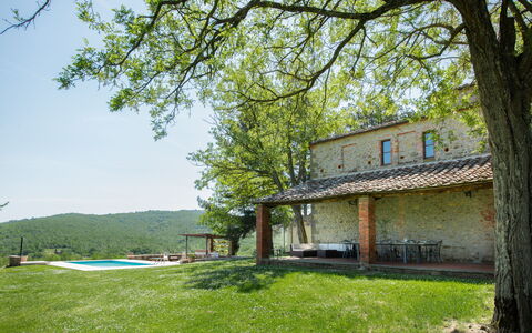 Villa Fabbri: Fabriek, Gebouw, Lucht, Eigendom, Natuur, Natuurlijk Landschap, Venster, Boom, Vegetation, Land Lot
