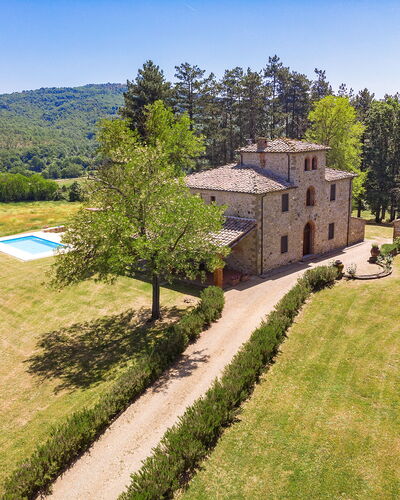 Villa Fabbri: Lucht, Fabriek, Gebouw, Venster, Boom, Natuurlijk Landschap, Huis, Land Lot, Woongebied, Grasland