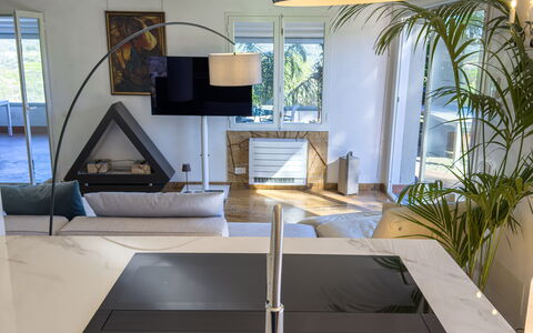 Villa Emanuele - Costarainera: Interieur Ontwerp, Flooring, Countertop, Verlichting, Keuken, Lichte Inrichting, Huis, Meubilair, Verdieping, Kamer