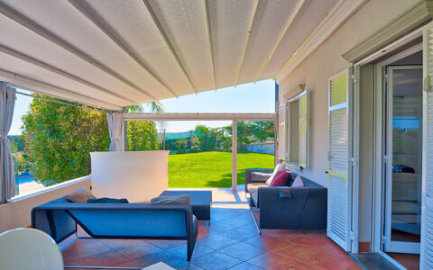 Villa Emanuele - Costarainera: Eigendom, Gebouw, Kamer, Onroerend Goed, Huis, Huis, Interieur Ontwerp, Veranda, Meubilair, Plafond