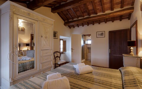 Villa i Cocciai: Eigendom, Kamer, Gebouw, Slaapkamer, Meubilair, Interieur Ontwerp, Suite, Huis, Plafond, Onroerend Goed