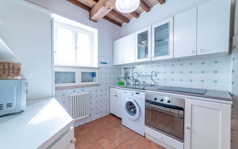 Ca Maggetti: Cabinetry, Countertop, Eigendom, Wit, Fornuis, Keuken, Toestel Van De Keuken, Verlichting, Interieur Ontwerp, Fornuis