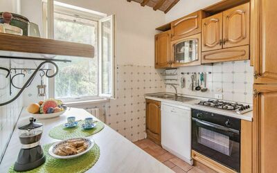 Ginestre: Countertop, Kamer, Keuken, Meubilair, Eigendom, Cabinetry, Interieur Ontwerp, Gebouw, Huis, Huis