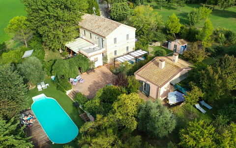 La Villa Di Ostra: Eigendom, Luchtfotografie, Huis, Vogelperspectief, Natuurlijk Landschap, Huis, Onroerend Goed, Landgoed, Gebouw, Woongebied