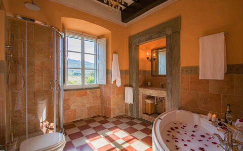 Villa Ivana - Cortona: Kamer, Eigendom, Gebouw, Badkamer, Interieur Ontwerp, Plafond, Verdieping, Huis, Onroerend Goed, Landgoed