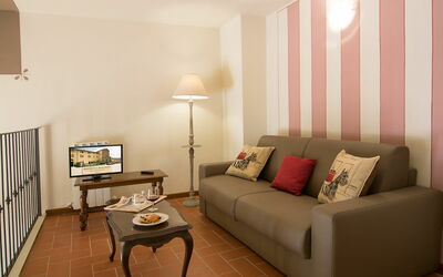 Appartamento 15 Merlot: Kamer, Meubilair, Eigendom, Interieur Ontwerp, Woonkamer, Muur, Verdieping, Gebouw, Onroerend Goed, Tafel