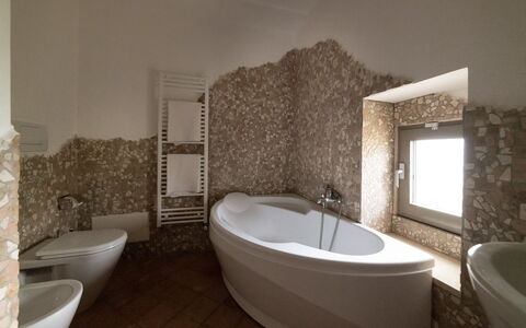 Masseria Lentisco: Badkamer, Eigendom, Kamer, Bad, Interieur Ontwerp, Verdieping, Tegel, Muur, Loodgieterswerkinrichting, Architectuur