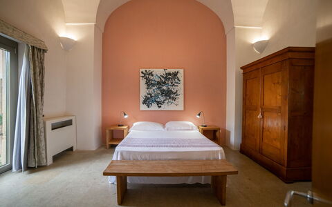 Masseria Lentisco: Kamer, Meubilair, Bed, Slaapkamer, Eigendom, Interieur Ontwerp, Bed Frame, Verdieping, Gebouw, Laken