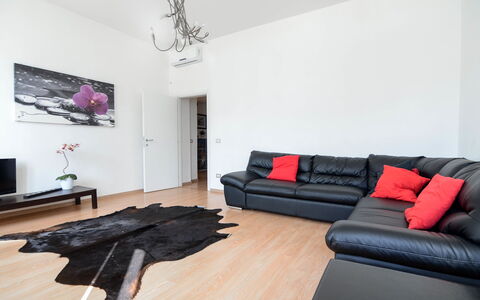 Residenza Bellagio: Kamer, Meubilair, Eigendom, Woonkamer, Interieur Ontwerp, Onroerend Goed, Bankstel, Verdieping, Tafel, Gebouw