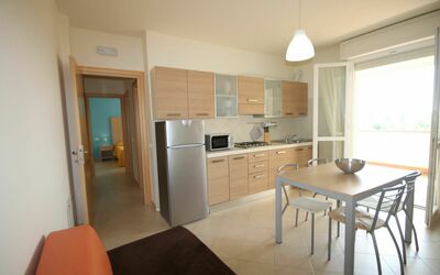Trilo B (5Pax): Eigendom, Kamer, Meubilair, Gebouw, Keuken, Verdieping, Interieur Ontwerp, Huis, Onroerend Goed, Cabinetry