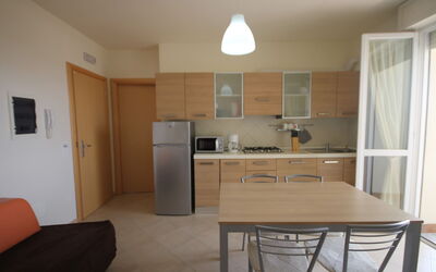 Bilo B (2Pax): Kamer, Eigendom, Meubilair, Gebouw, Verdieping, Interieur Ontwerp, Keuken, Huis, Cabinetry, Onroerend Goed
