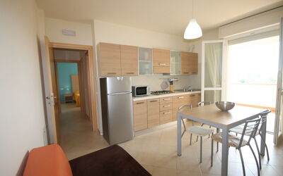 Trilo a (5Pax): Eigendom, Kamer, Meubilair, Gebouw, Keuken, Verdieping, Interieur Ontwerp, Huis, Onroerend Goed, Cabinetry