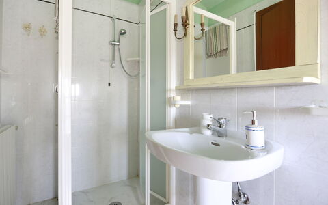 Borgo Antico Marina: Badkamer, Kamer, Eigendom, Kraan, Interieur Ontwerp, Tegel, Muur, Huis, Loodgieterswerkinrichting, Verdieping