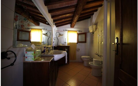 Villetta Di Cortona: Kamer, Eigendom, Interieur Ontwerp, Gebouw, Verlichting, Huis, Architectuur, Meubilair, Onroerend Goed, Verdieping