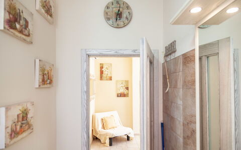 Evelyn Apartment - Diano Marina: Eigendom, Kamer, Interieur Ontwerp, Muur, Plafond, Huis, Gebouw, Verdieping, Meubilair, Onroerend Goed