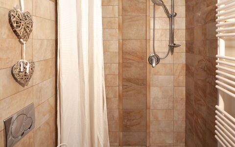 Evelyn Apartment - Diano Marina: Tegel, Eigendom, Kamer, Verdieping, Deur, Muur, Interieur Ontwerp, Gordijn, Beige, Flooring