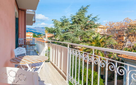 Eveten Apartments - Diano Marina: Appartement, Balkon, Kamerplant, Bloempot, Hek, Baluster, Leuning, Buitenmeubels