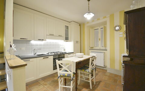 Appartamento Maccari: Eigendom, Kamer, Meubilair, Gebouw, Keuken, Verdieping, Cabinetry, Countertop, Interieur Ontwerp, Huis