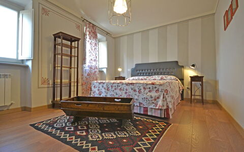 Appartamento Maccari: Kamer, Verdieping, Eigendom, Meubilair, Hardwood, Slaapkamer, Houten Vloer, Interieur Ontwerp, Gebouw, Bed