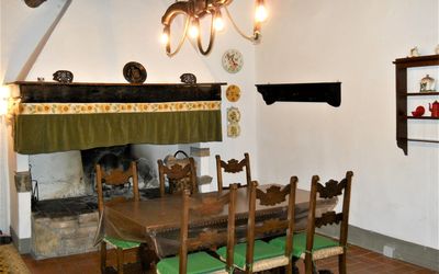 Ginestra: Kamer, Eigendom, Eetkamer, Meubilair, Interieur Ontwerp, Gebouw, Tafel, Huis, Plafond, Verdieping