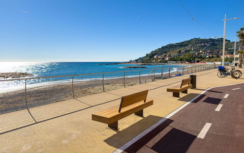Il Balcone Sul Prino - Imperia: Kust, Horizon, Kust En Oceanic Landvormen, Strand, Kust, Zee, Oceaan, Gang, Zand, Schaduw