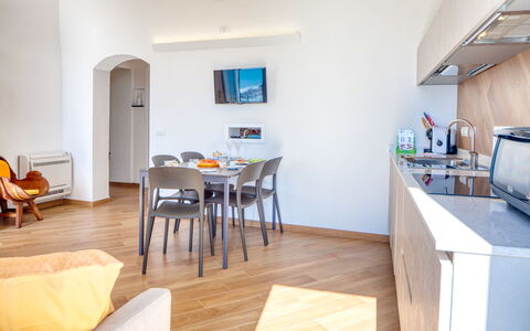 Il Balcone Sul Prino - Imperia: Kamer, Eigendom, Meubilair, Gebouw, Interieur Ontwerp, Verdieping, Huis, Onroerend Goed, Tafel, Appartement
