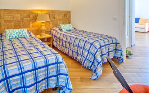 Il Balcone Sul Prino - Imperia: Slaapkamer, Laken, Kamer, Meubilair, Bedding, Bed, Blauw, Eigendom, Verdieping, Geel